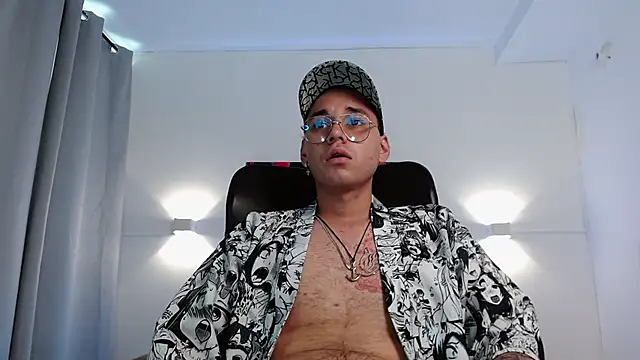 Snapshot of ColeCruz chatting on 10.20.25 ColeCruz online show from 10.20.25