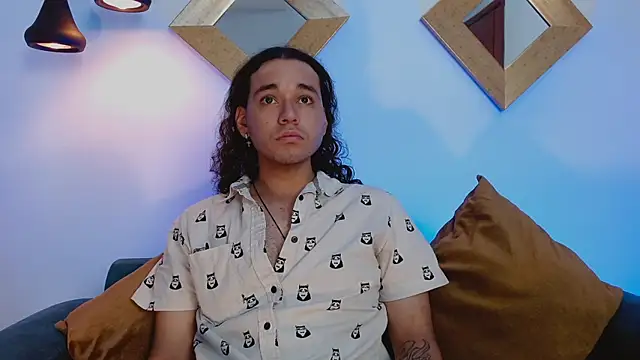 Snapshot of ColeCruz chatting on 10.22.25 ColeCruz online show from 10.22.25