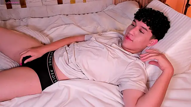 Snapshot of kai_zareck chatting on 11.08.25 kai zareck online show from 11.08.25