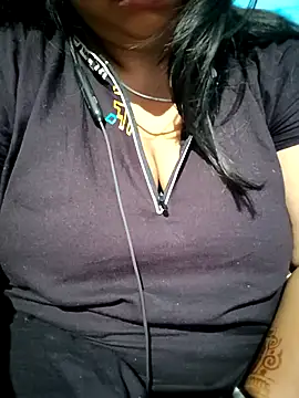 Snapshot of Angel_queen1 chatting on 10.29.25 Angel queen1 online show from 10.29.25