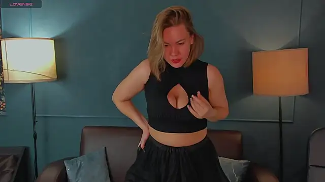 Snapshot of AriaEven chatting on 03.10.26 AriaEven online show from 03.10.26