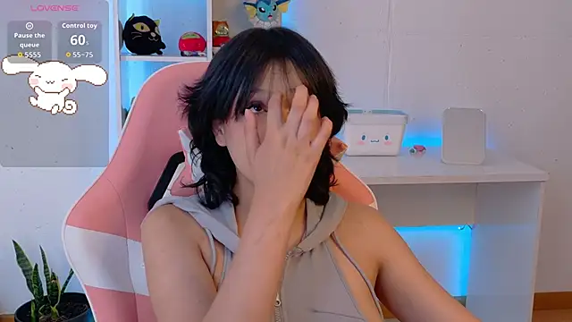 Sallie Doll online show from 11.25.25