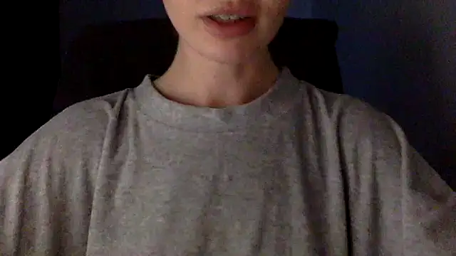 Snapshot of KyleeSilkk chatting on 10.04.25 KyleeSilkk online show from 10.04.25