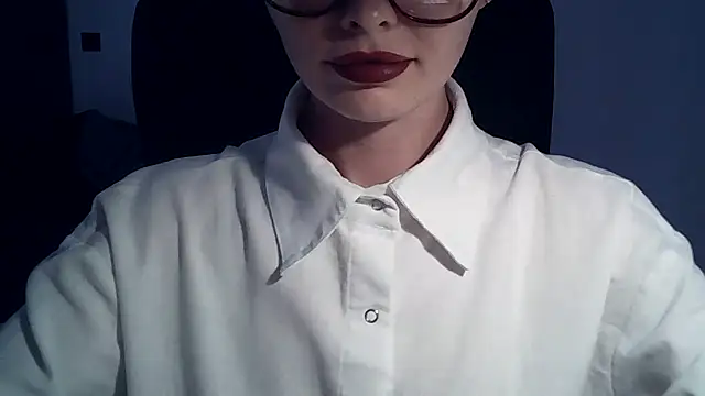 Snapshot of KyleeSilkk chatting on 10.11.25 KyleeSilkk online show from 10.11.25