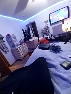 Snapshot of JNTre chatting on 11.21.25 JNTre online show from 11.21.25