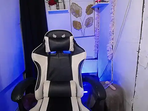 Snapshot of ella_foxtrot chatting on 03.15.26 ella foxtrot online show from 03.15.26