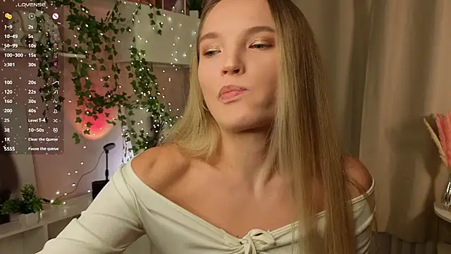 JulieLupo online show from 11.14.25