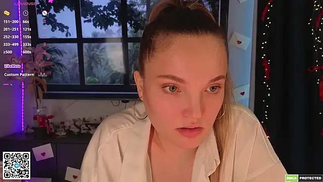 JulieLupo online show from 04.25.26