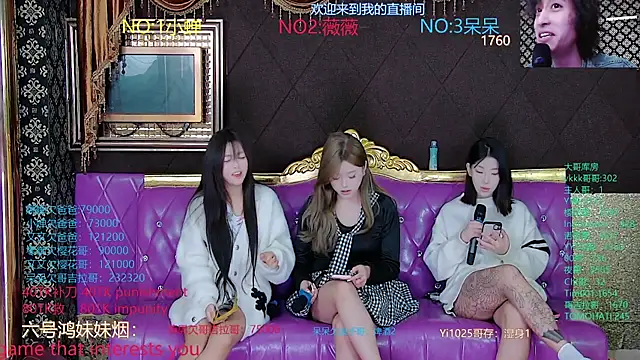 Snapshot of GlitzGals-011 chatting on 10.17.25 GlitzGals-011 online show from 10.17.25