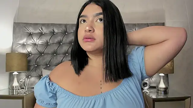 Snapshot of AryRose_ chatting on 10.17.25 AryRose online show from 10.17.25