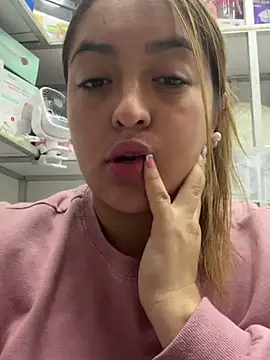 Snapshot of itsgianna chatting on 10.16.25 itsgianna online show from 10.16.25