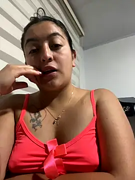 Snapshot of itsgianna chatting on 10.22.25 itsgianna online show from 10.22.25