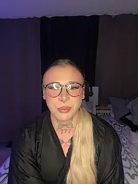 Snapshot of Kimberly-sweety chatting on 10.15.25 Kimberly-sweety online show from 10.15.25