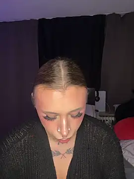 Snapshot of Kimberly-sweety chatting on 10.18.25 Kimberly-sweety online show from 10.18.25