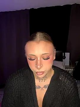 Snapshot of Kimberly-sweety chatting on 10.19.25 Kimberly-sweety online show from 10.19.25