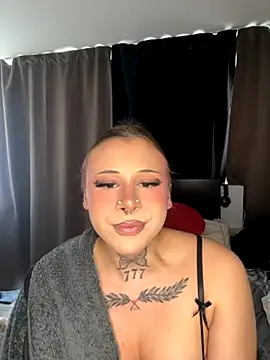 Snapshot of Kimberly-sweety chatting on 10.21.25 Kimberly-sweety online show from 10.21.25