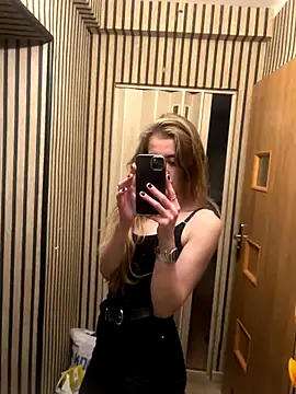 pleasedontpressaredburton online show from 10.07.25