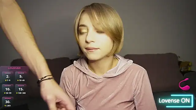 Snapshot of Dahliacruzz chatting on 11.04.25 Dahliacruzz online show from 11.04.25