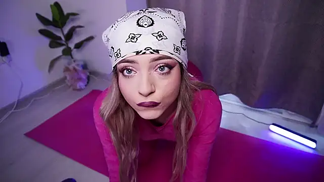 Snapshot of Dahliacruzz chatting on 11.30.25 Dahliacruzz online show from 11.30.25