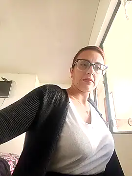 Snapshot of Jade_1-9 chatting on 11.28.25 Jade 1-9 online show from 11.28.25
