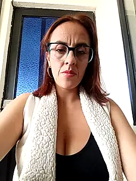 Snapshot of Jade_1-9 chatting on 12.17.25 Jade 1-9 online show from 12.17.25
