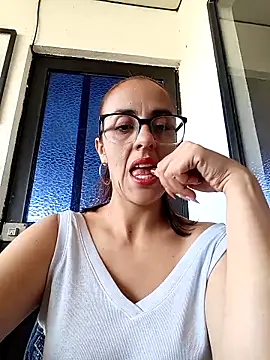 Snapshot of Jade_1-9 chatting on 12.19.25 Jade 1-9 online show from 12.19.25