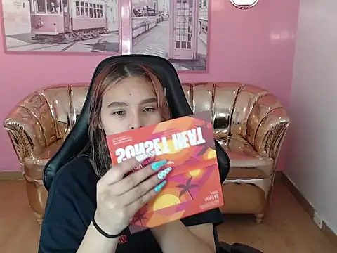 Snapshot of mia_foster_t chatting on 10.12.25 mia foster t online show from 10.12.25