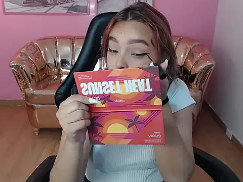 Snapshot of mia_foster_t chatting on 10.13.25 mia foster t online show from 10.13.25