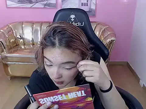 Snapshot of mia_foster_t chatting on 10.24.25 mia foster t online show from 10.24.25