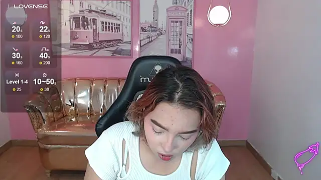 Snapshot of mia_foster_t chatting on 11.18.25 mia foster t online show from 11.18.25