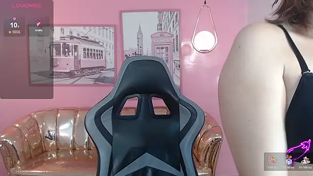 Snapshot of mia_foster_t chatting on 12.21.25 mia foster t online show from 12.21.25