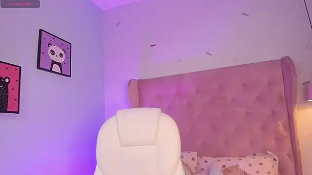 Snapshot of Vanelope_evanss chatting on 12.22.25 Vanelope evanss online show from 12.22.25