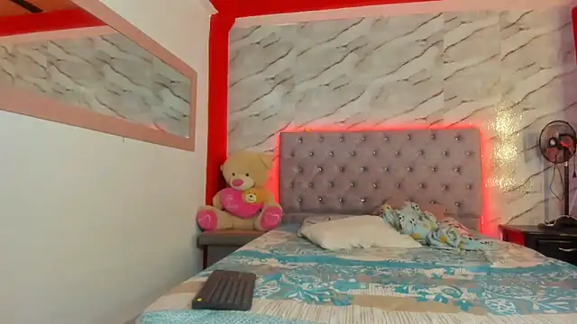 Stefany Andruw online show from 11.25.25