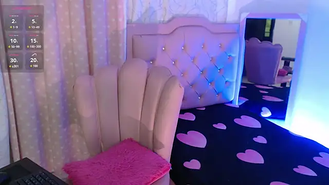 nikki skinny  online show from 10.11.25