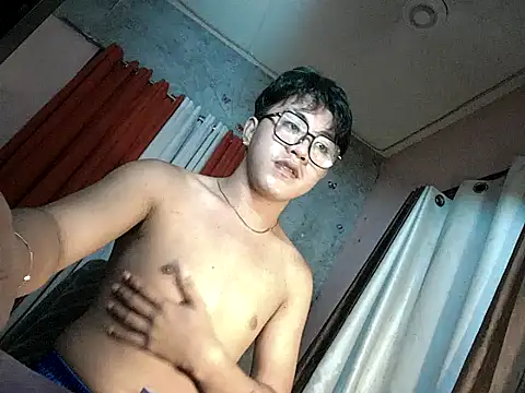 Snapshot of ur_fucking_rolly chatting on 11.06.25 ur fucking rolly online show from 11.06.25