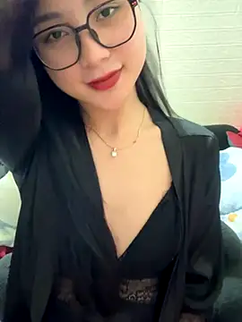 Snapshot of Linh5790 chatting on 11.04.25 Linh5790 online show from 11.04.25