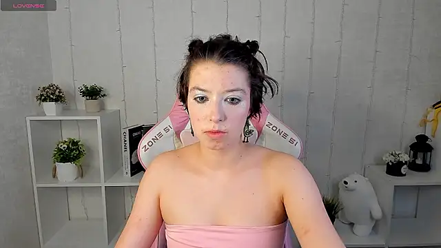 Snapshot of Sara_Frayer chatting on 02.14.26 Sara Frayer online show from 02.14.26