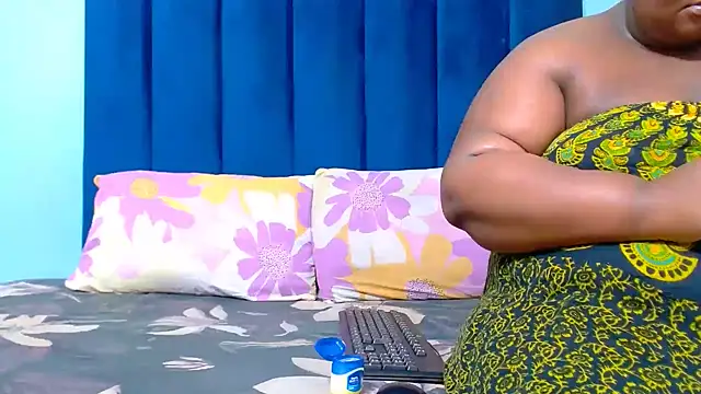 LadyBear2002 online show from 07.28.26