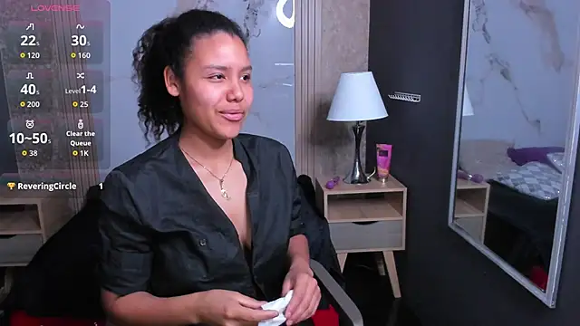 Snapshot of AriaVega chatting on 11.15.25 AriaVega online show from 11.15.25