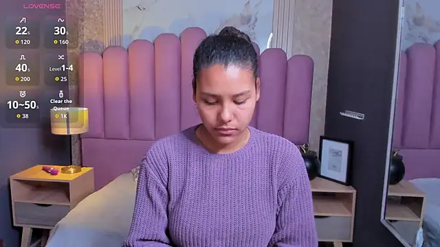 Snapshot of AriaVega chatting on 12.16.25 AriaVega online show from 12.16.25