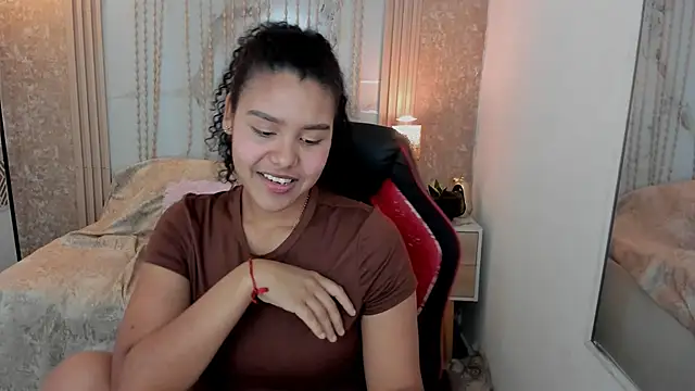 Snapshot of AriaVega chatting on 05.18.26 AriaVega online show from 05.18.26