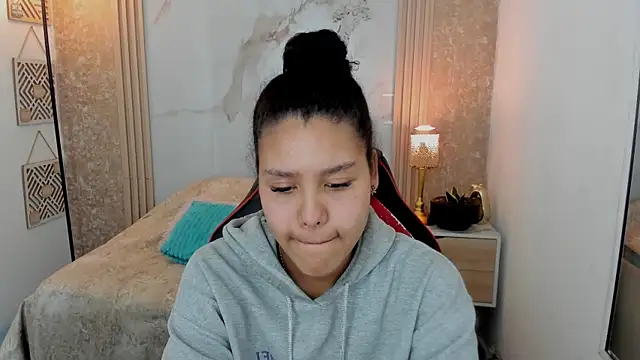 Snapshot of AriaVega chatting on 05.20.26 AriaVega online show from 05.20.26