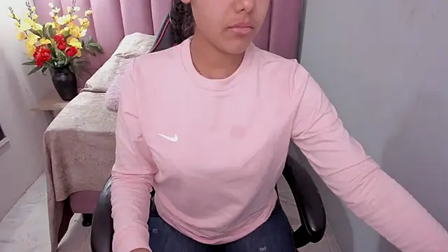 Snapshot of AriaVega chatting on 06.16.26 AriaVega online show from 06.16.26