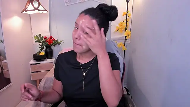 Snapshot of AriaVega chatting on 06.18.26 AriaVega online show from 06.18.26