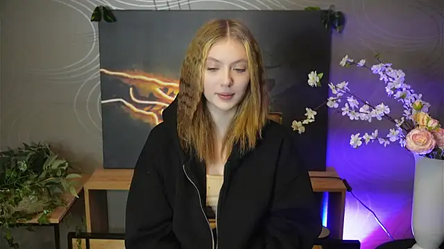 Snapshot of EstaGoetsch chatting on 10.21.25 EstaGoetsch online show from 10.21.25