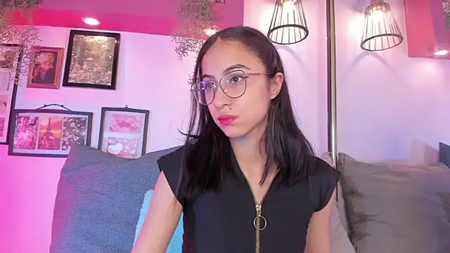 Snapshot of Alana_Martinez_ chatting on 10.29.25 Alana Martinez online show from 10.29.25