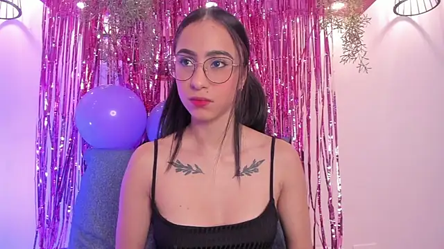 Snapshot of Alana_Martinez_ chatting on 11.29.25 Alana Martinez online show from 11.29.25