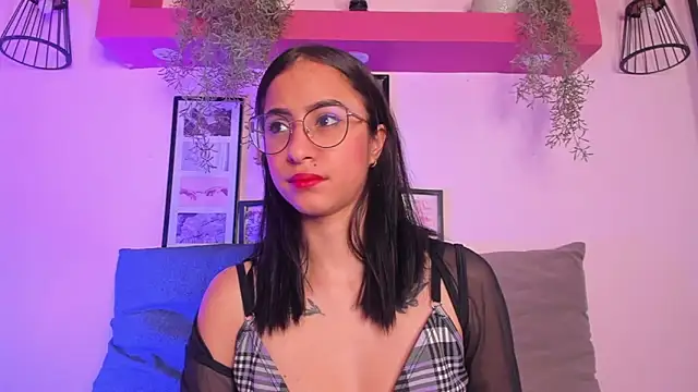 Snapshot of Alana_Martinez_ chatting on 12.01.25 Alana Martinez online show from 12.01.25