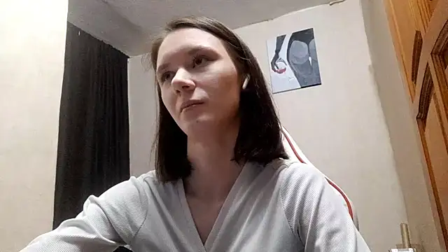 Snapshot of LidaGreist chatting on 10.14.25 LidaGreist online show from 10.14.25