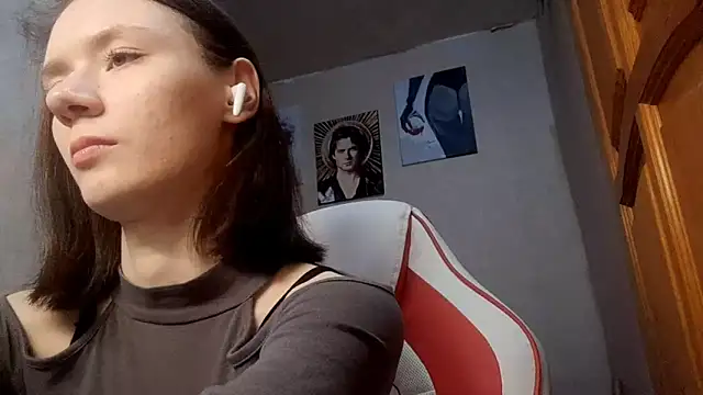 Snapshot of LidaGreist chatting on 10.17.25 LidaGreist online show from 10.17.25